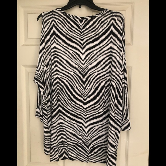 Michael Kors could-shoulder crop sleeve blouse - Picture 2 of 2